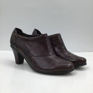 Women's 10M Clarks Bendables Dark Brown Leather Ankle Booties Boots Heels